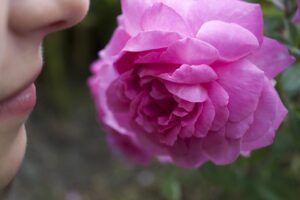 40代の口のにおいの原因と効果的な予防方法は？